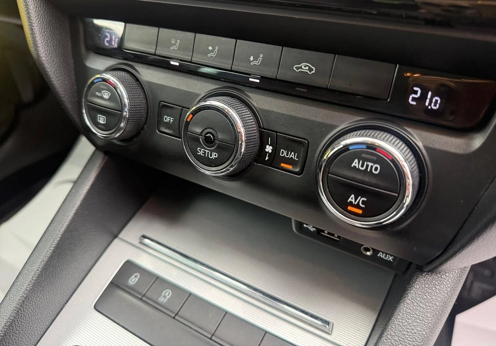 Notranja slika - Škoda Octavia - Combi 2.0 TDI Elegance - 12