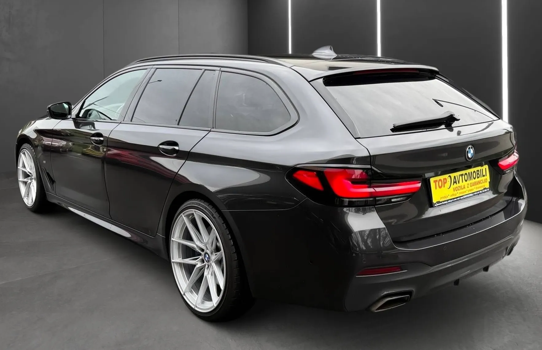 Zunanja slika - BMW Serija 5 - Touring: 520d M PAKET LASER HEAD-UP ADAPTIVNO KAMERA MEM - 4