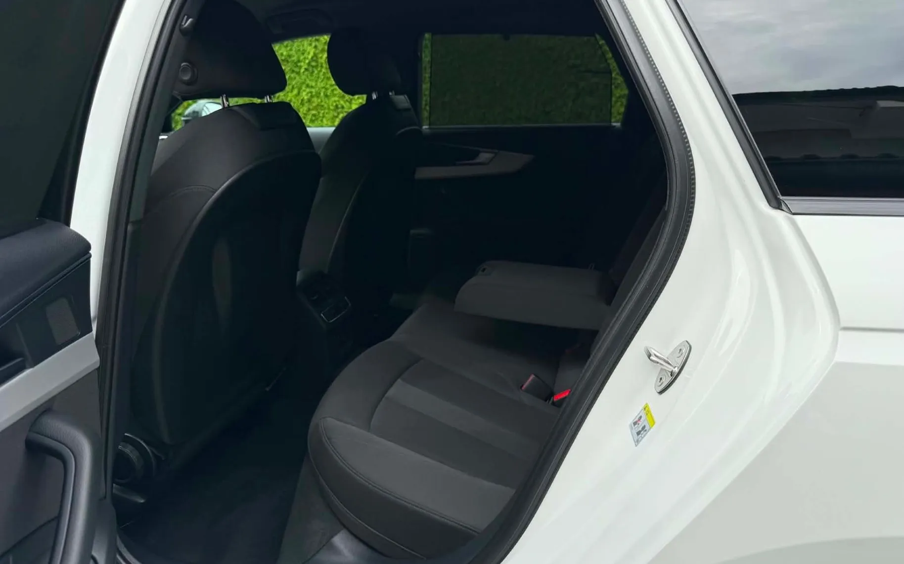 Notranja slika - Audi A4 Avant - 2.0 TDI-AUT-S LINE-VIRUTAL-MATRIX-LIZING ZA TUJC.. - 11