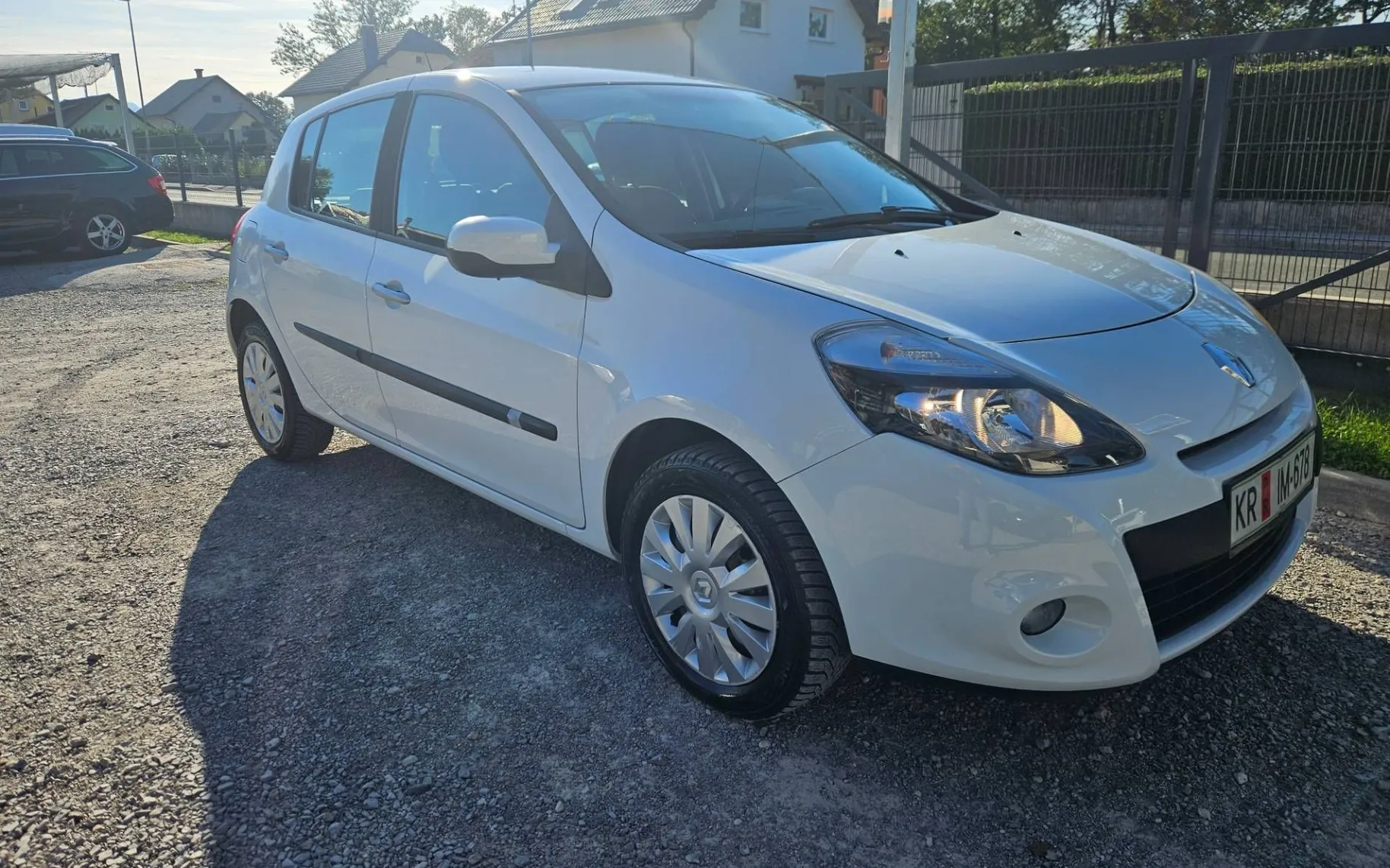 Zunanja slika - Renault Clio - 1.2 16V SLO KLIMA - 2