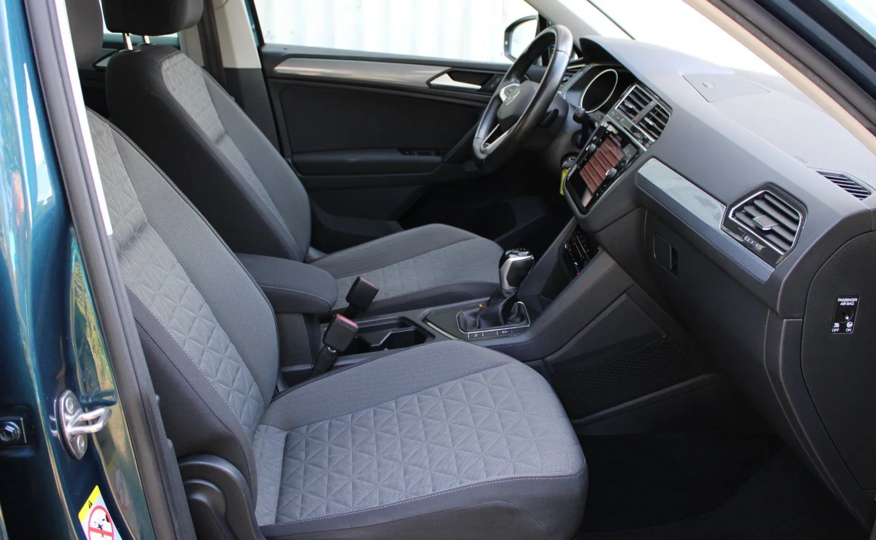 Zunanja slika - VW Tiguan - 2.0 TDI BMT Life DSG ALU LED PDC NOVI MODEL - 13