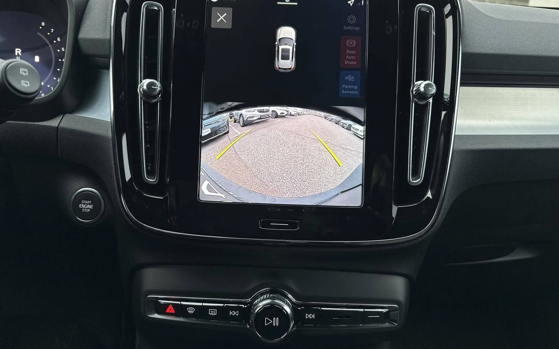 Notranja slika - Volvo XC40 - B3 P Core AT DCT... - 22