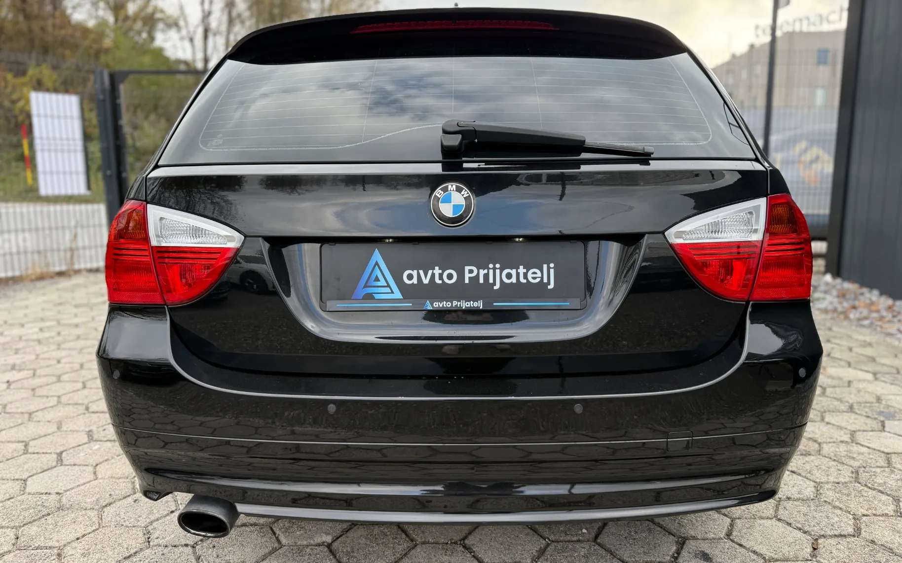 Zunanja slika - BMW Serija 1 - 320d | Usnje | Navi | TOP OHRANJEN - 8