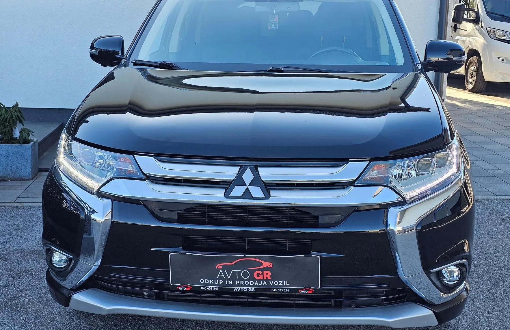 Zunanja slika - Mitsubishi Outlander - 4WD 2.2 DI-D Instyle+ Avt.-le 104.000km-Odličen- - 12