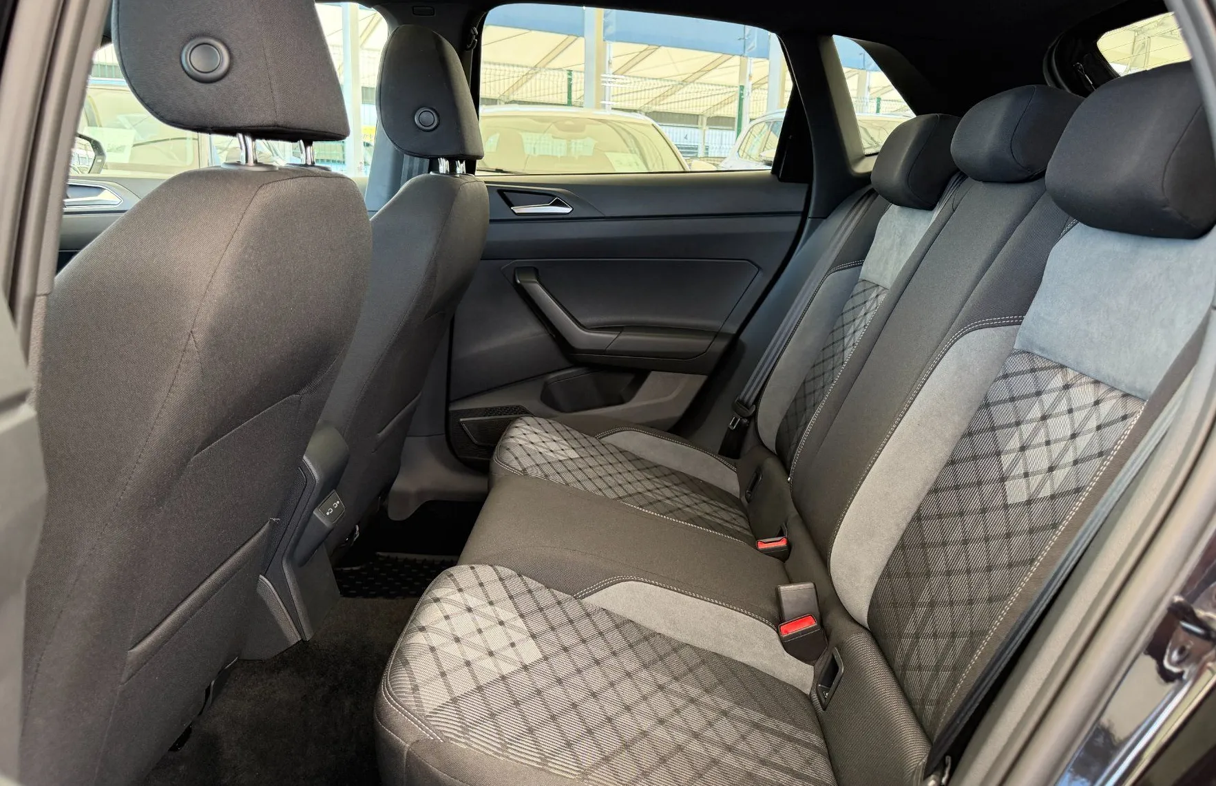Zunanja slika - Volkswagen Polo - 4JOY1.0 TSI DSG -SLO-1.LASTNIK-KEYLESS-PANO - 10