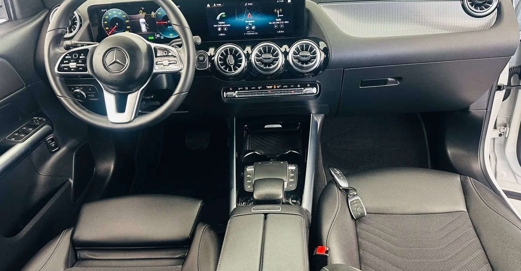 Zunanja slika - Mercedes-Benz EQA - 250 NEMŠKI+4ALU.PANORAMA.KLJUKA.LED.KAMERA.USNJE - 15