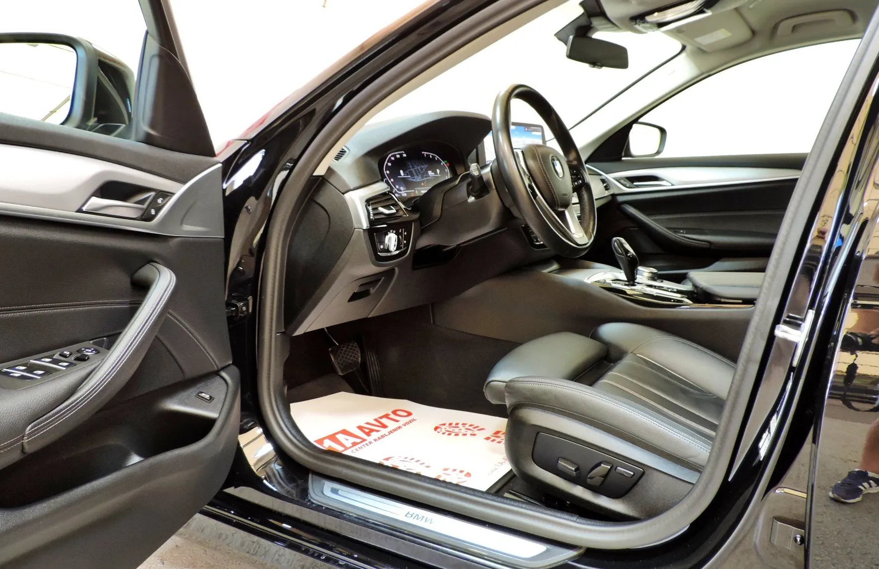 Zunanja slika - BMW Serija 5 - : 520i Avt. USNJE-360 KAMERA-HEAD UP…… - 9