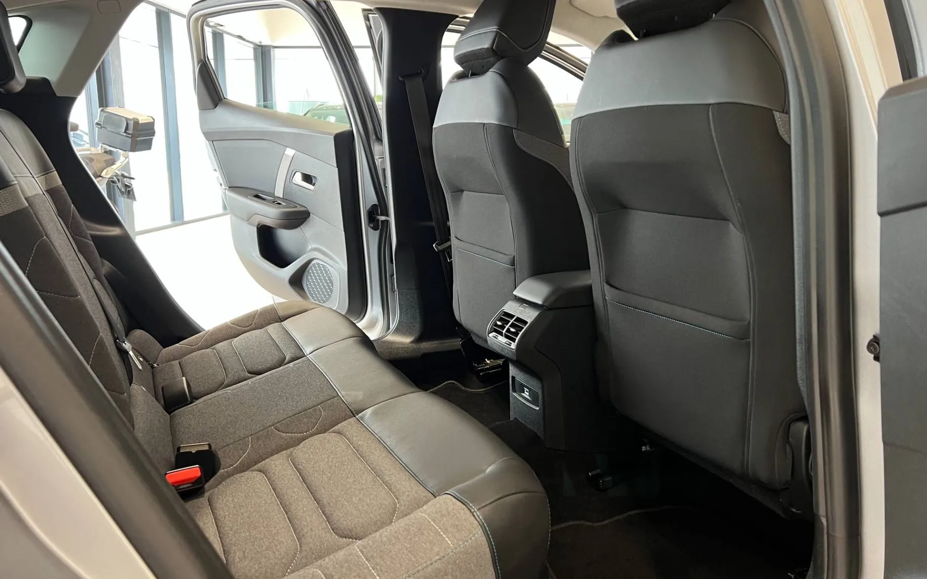 Zunanja slika - Citroën C4 - 1.2-FULL-LED-HUD-GRET-SED-KAM-NAVI-DAB-PDC-17C - 12