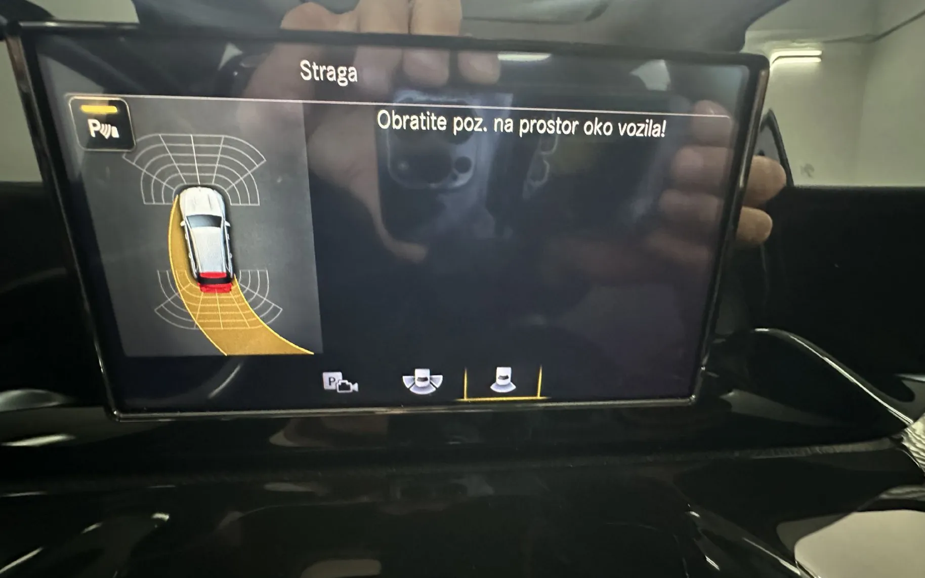 Notranja slika - Mercedes-Benz GLB-Razred - GLB 200 d 4MATIC Avt.NEMŠKI.KAMERA.PANORAMA.NAVI - 15