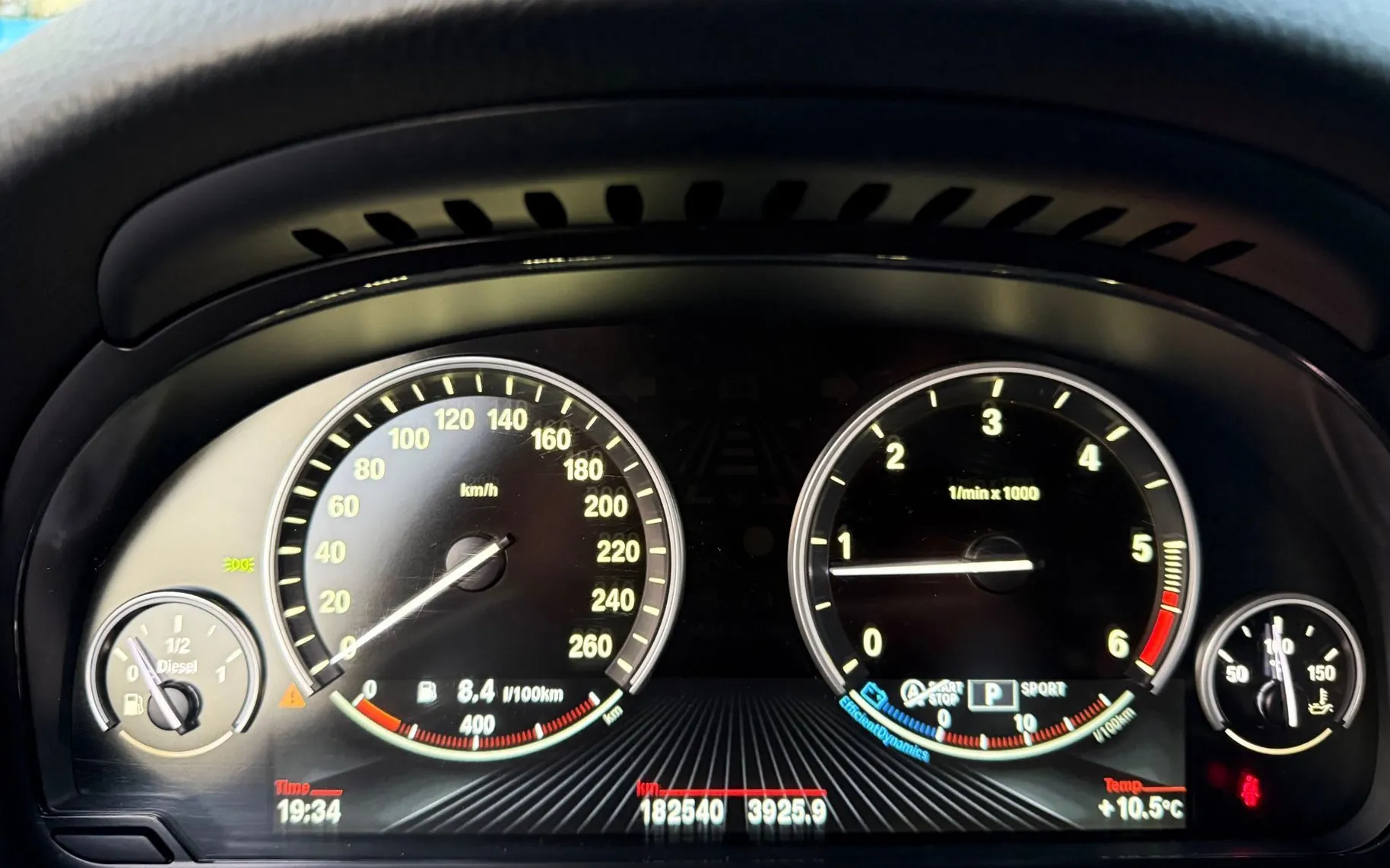 Zunanja slika - BMW Serija 5 - Touring: 520d xDrive AUT. LuxuryLiNE LED XENON USNJE ALU - 19