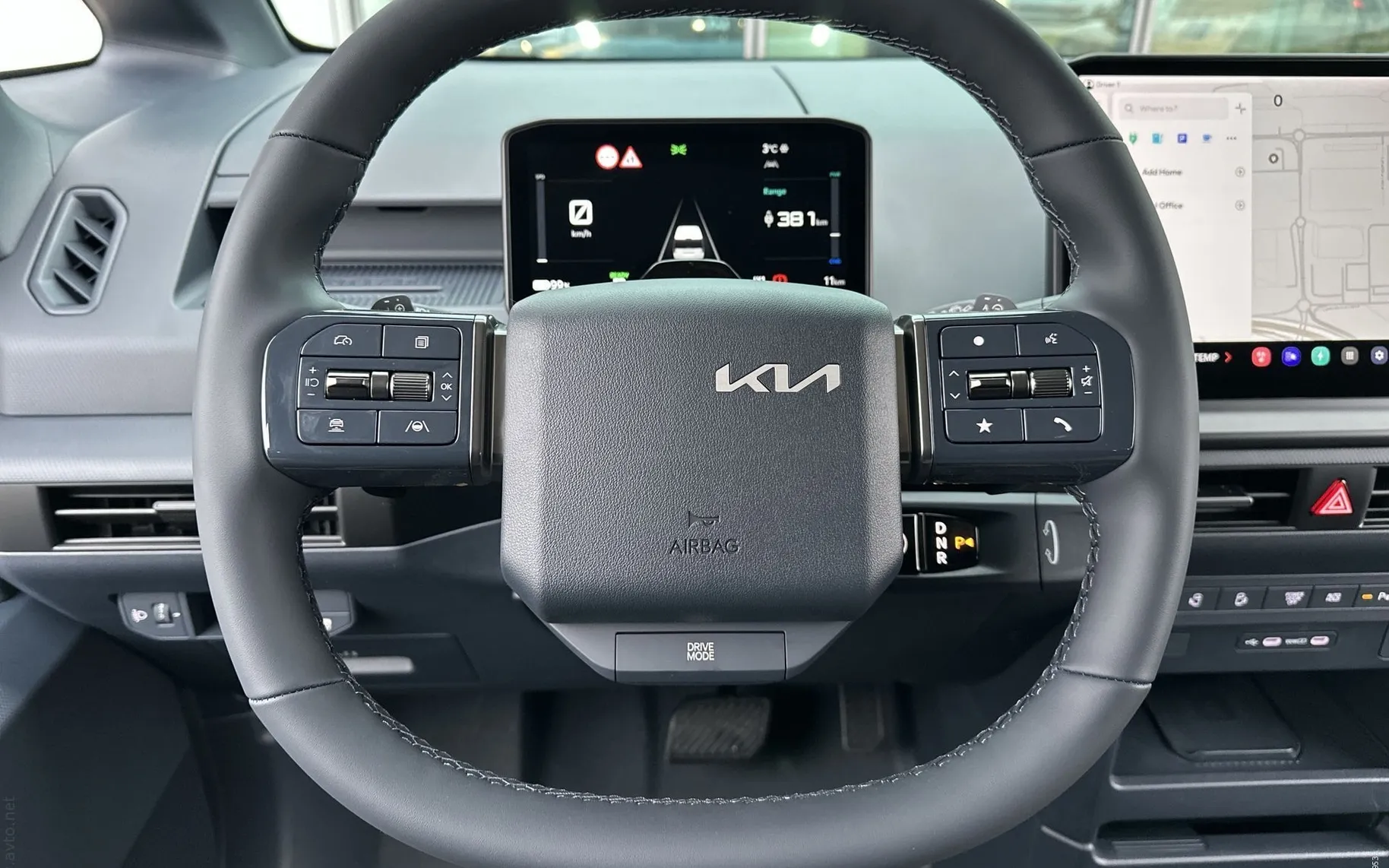 Notranja slika - KIA PV5 - 71.2 kWh baterija 120 kW 163 KS  Quantum - 11
