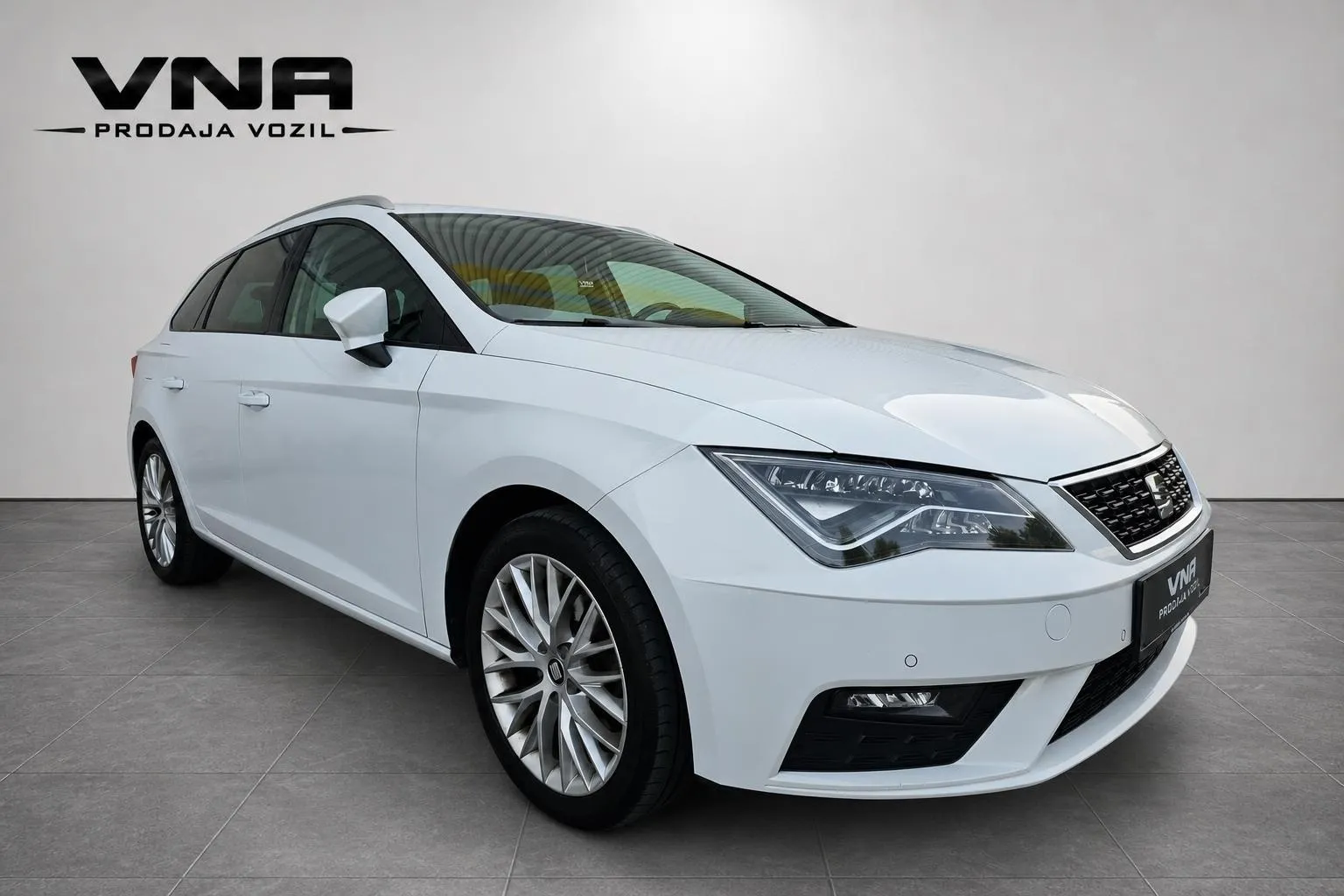 Zunanja slika - Seat Leon - ST 1.6 TDI DSG STYLE |LED|KAMERA|TEMPOMAT|APP|TOP| - 3