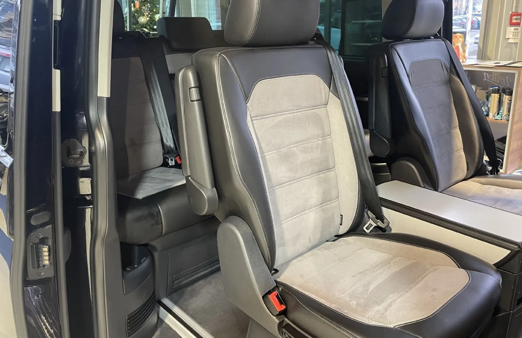 Zunanja slika - VW Multivan - SLO-LED-ALCANTARA-KMAERA-RADAR-NAVI-DVOJNA VRATA - 13