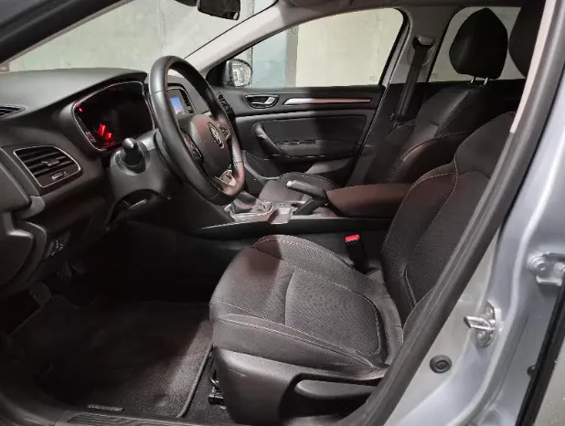 Notranja slika - Renault Mégane - Berline Blue dCi 115 Zen - 3