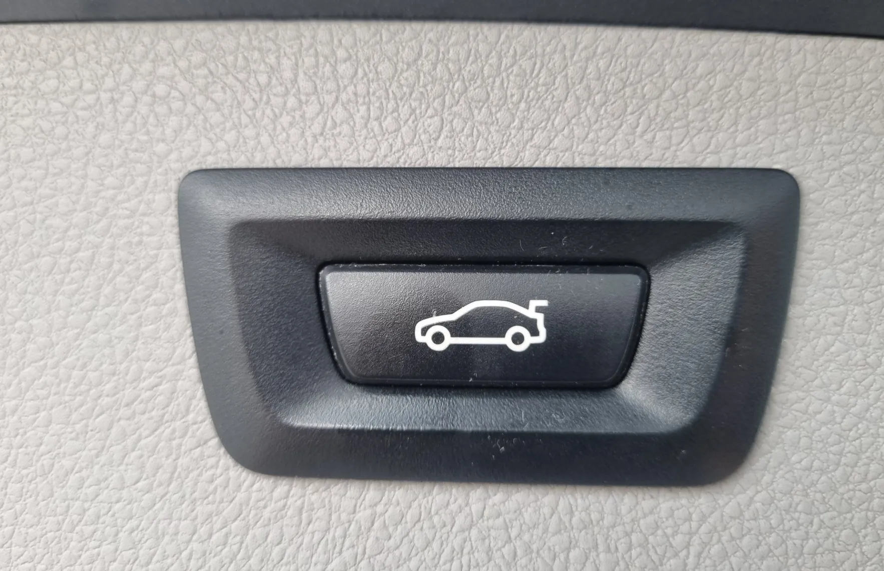 Zunanja slika - BMW Serija 3 - Touring: 318d AVTOMATIK-NAVI-TEMP-PDC... + LEPO OHRANJEN - 12