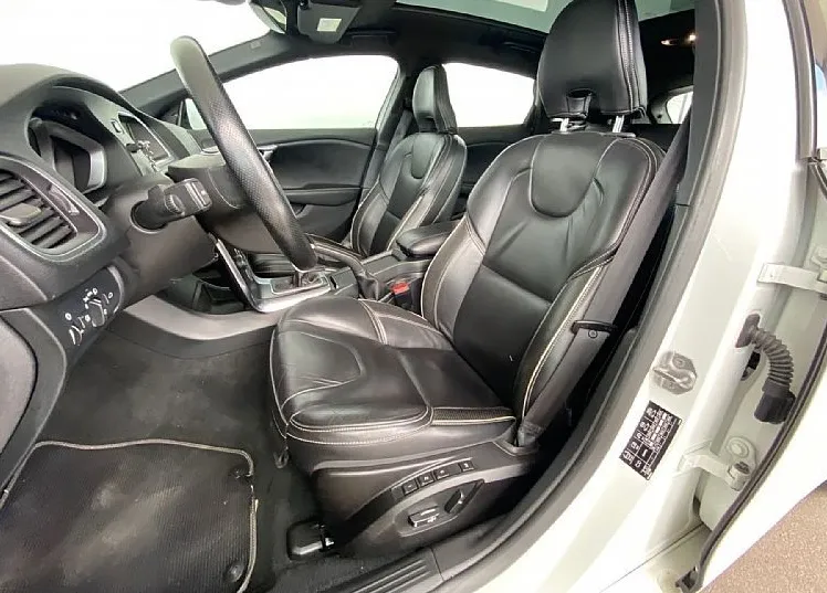 Zunanja slika - Volvo V40 - D4 R-Design 5cilindrov NOV MOTOR bliss panorama - 6