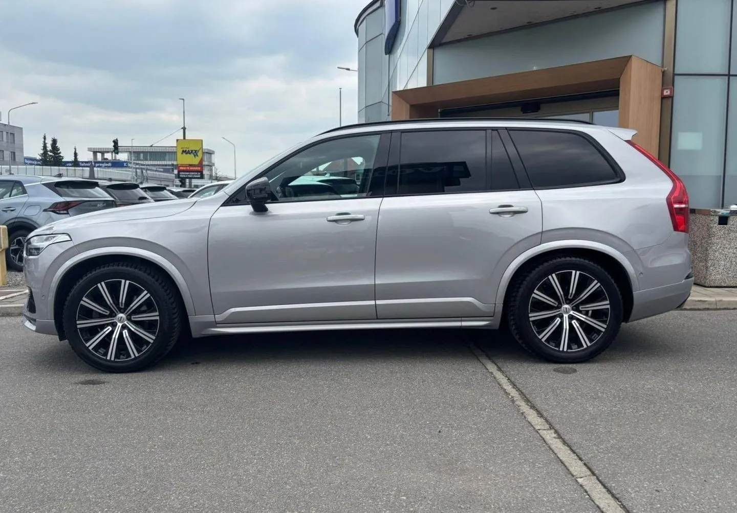 Zunanja slika - Volvo XC90 - B5D AWD Plus Dark Avt. SLO-ZRAČNO-HAR KARDON-PANO - 3