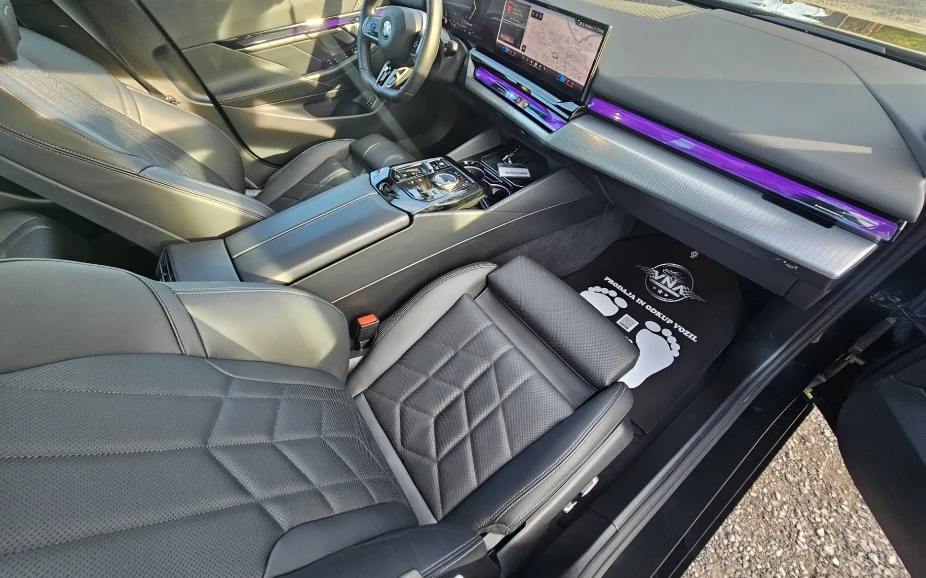 Notranja slika - BMW serija 5: - 520i Avt. |PANORAMA|KAMERA|RADAR|AMBIENT|HARMAN| - 9