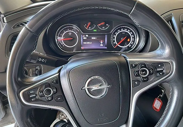 Zunanja slika - Opel Insignia - 2.0 CDTI  4+4 POGON VELIKO OPREME LEPO OHRANJEN - 7