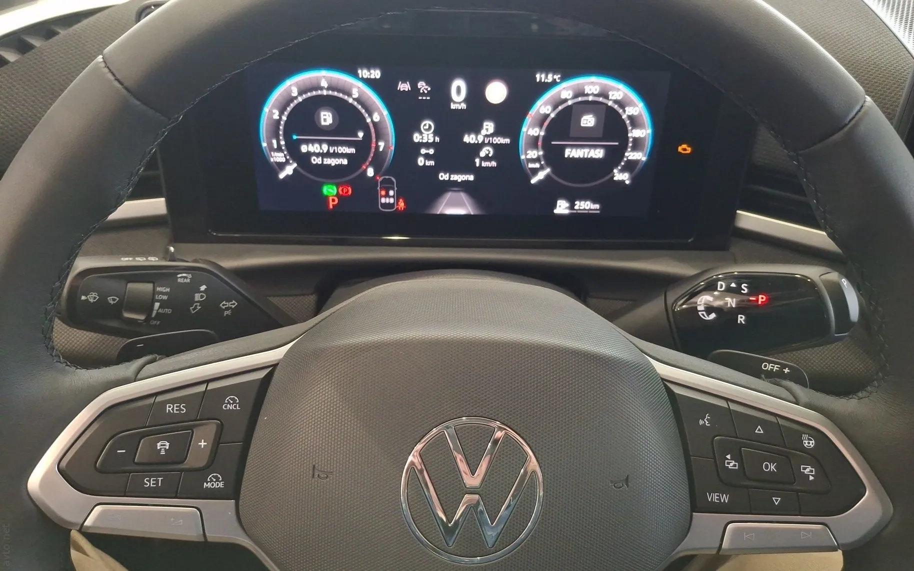 Notranja slika - Volkswagen T-Roc - 1.5 eTSI Life DSG - 8