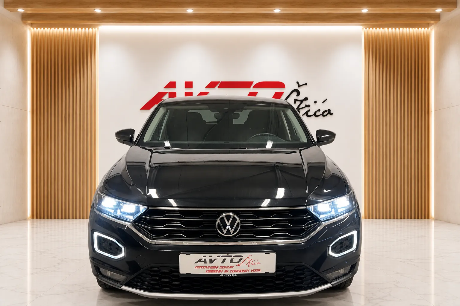Notranja slika - VW T-Roc - 2.0 TDI-XENON-LED-VIRTUAL-ACC-KAMERA-NAV-MRTVI K - 13