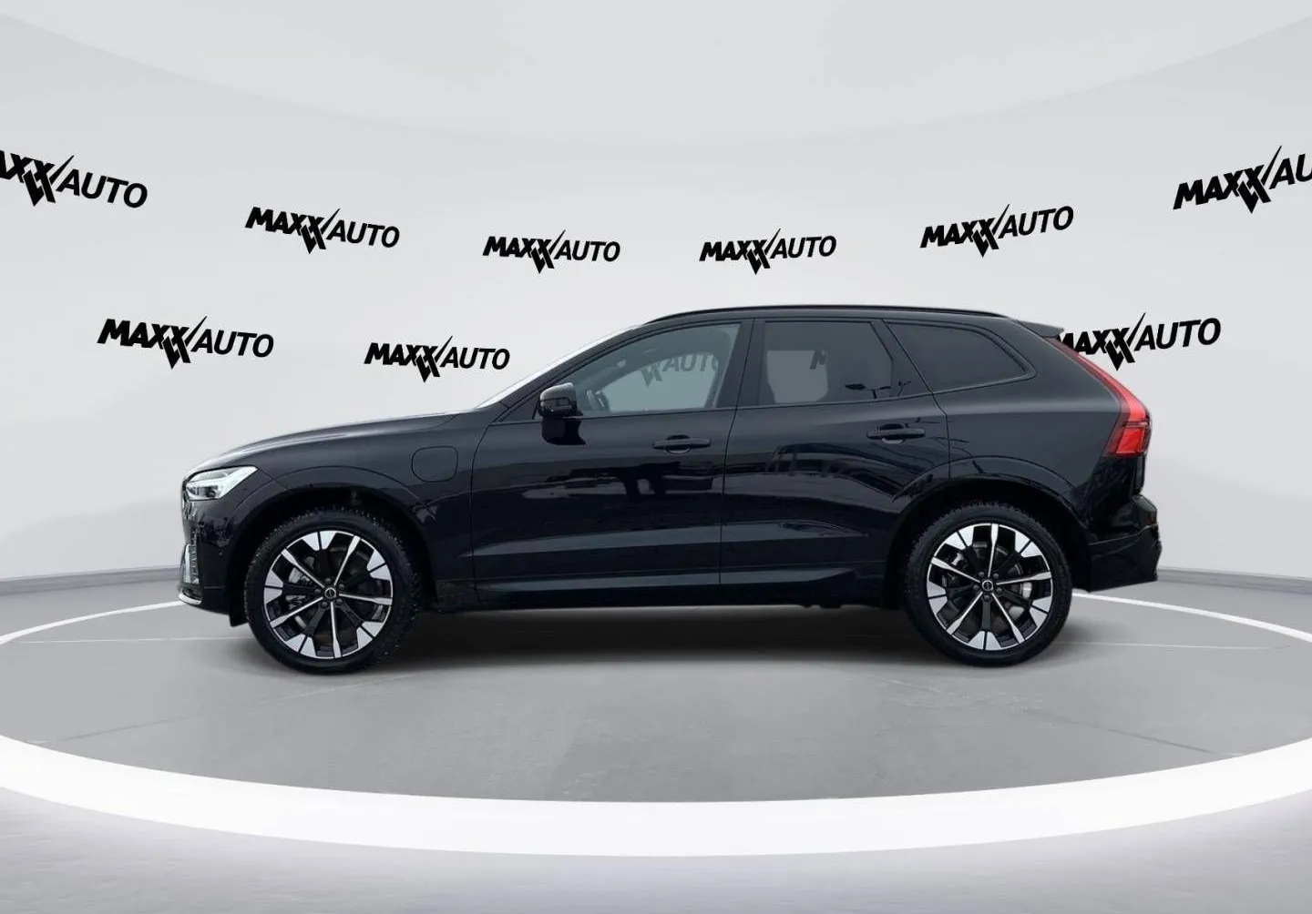 Notranja slika - Volvo XC60 - T6 AWD Plug-in hybrid Electric   Petrol Plus Dark - 8