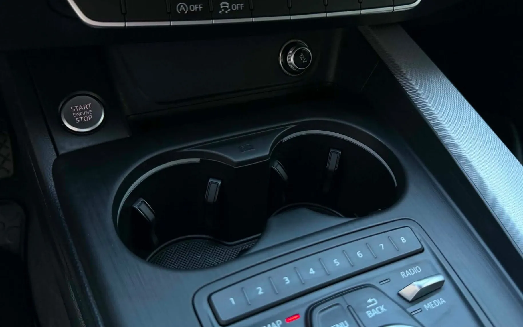 Notranja slika - Audi A4 Avant - 2.0 TDI-AUT-S LINE-MATRIX-LIZING ZA TUJCE-NAVI-... - 11