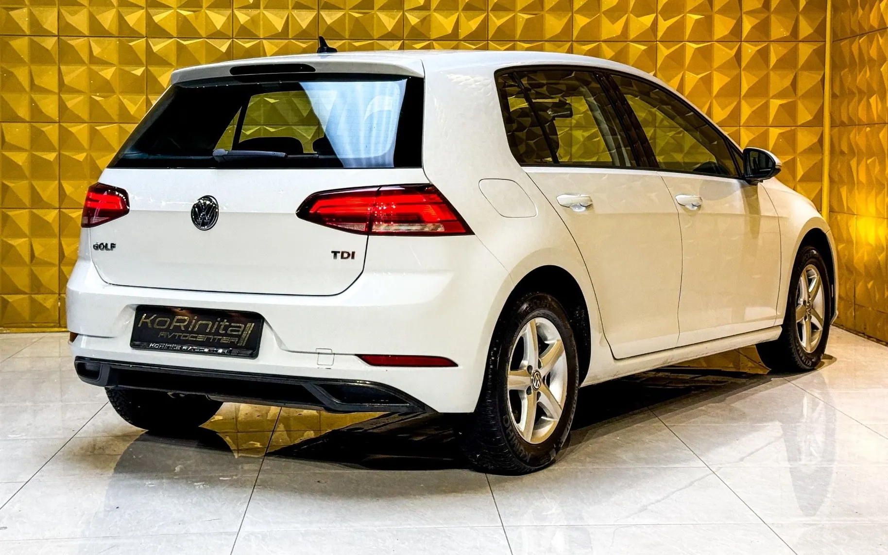 Notranja slika - Volkswagen Golf - 1.6 TDI AUT. FACELIFT-MULTIFUNKCIJA... - 11