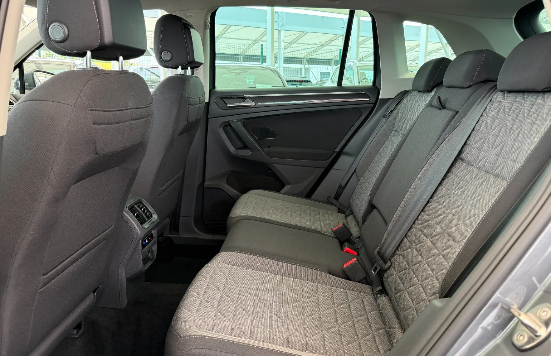 Zunanja slika - Volkswagen Tiguan - Life 2.0 TDI DSG - KAMERA - ACC - KEYLESS - LED - 10