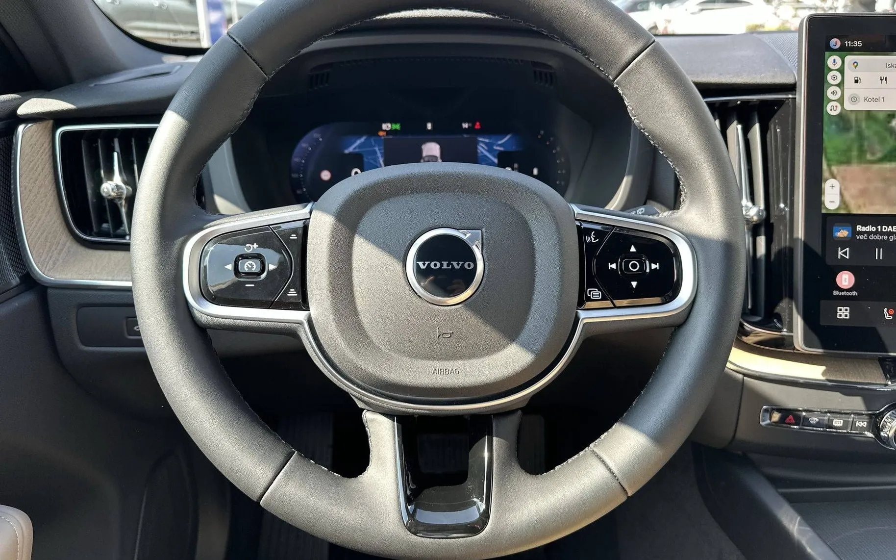 Notranja slika - Volvo XC60 - B5 P AWD Plus Dark Avt - 14