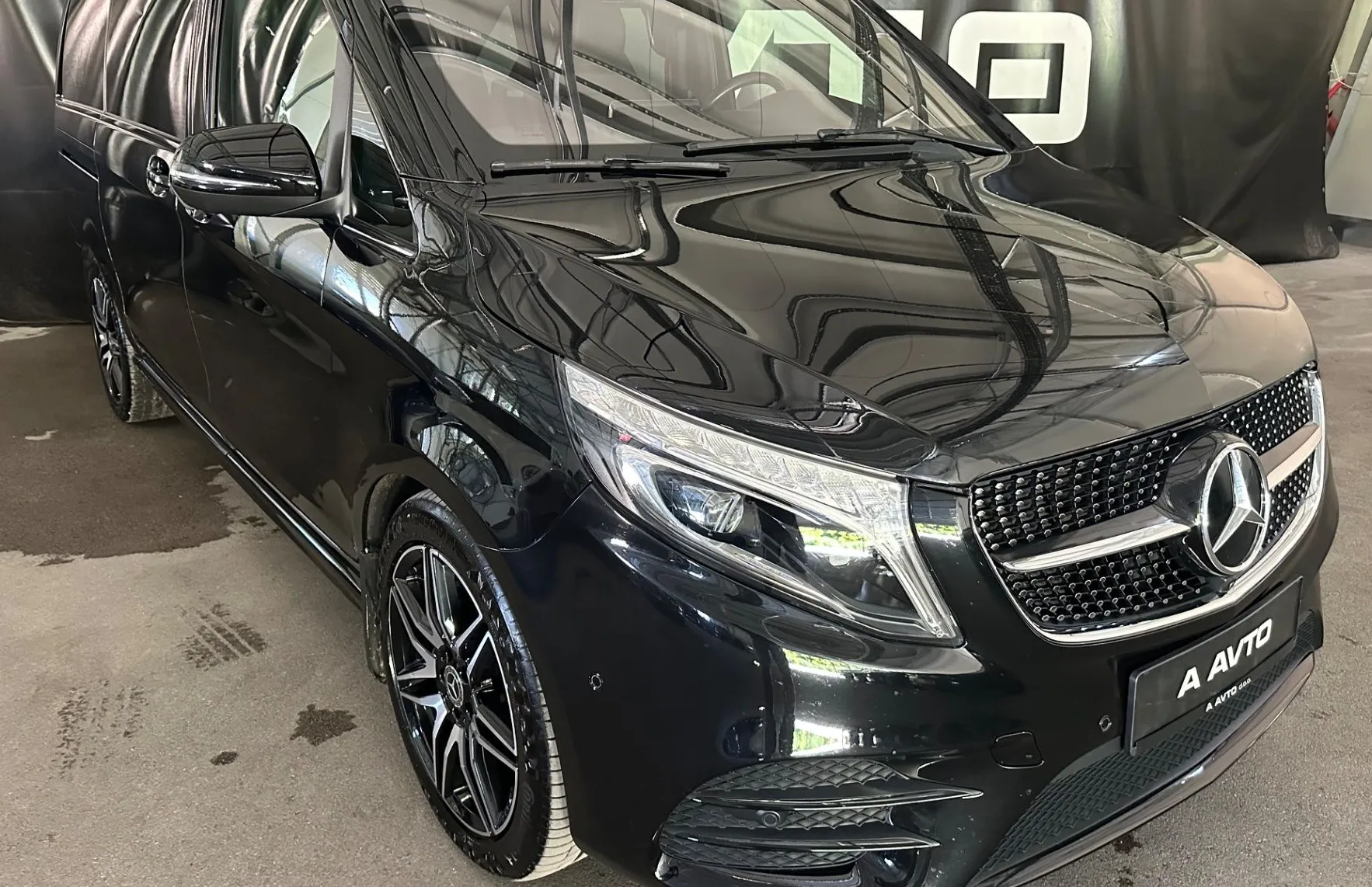Zunanja slika - Mercedes-Benz V-Razred - V 300d AMG Exclusive dolgi Avt-KAM360-BURMESTER-VK - 2