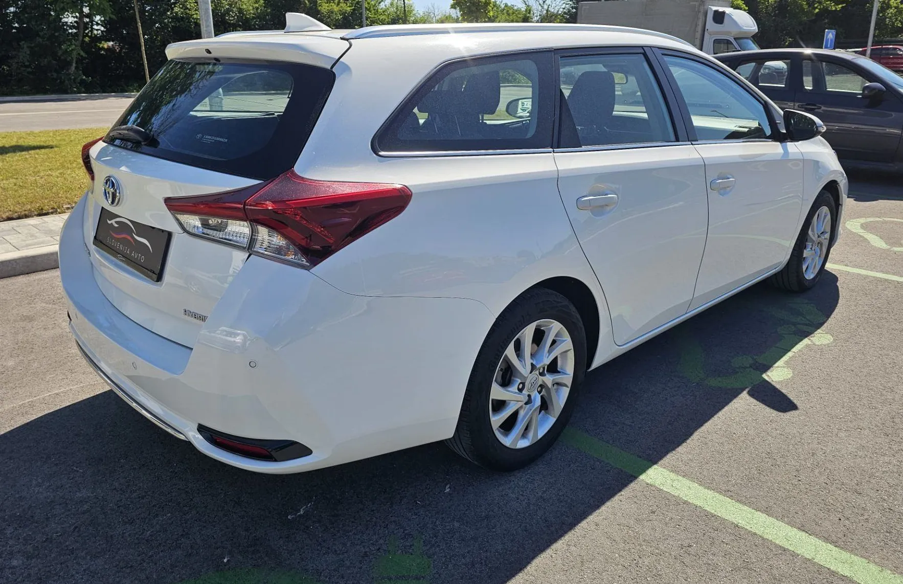 Zunanja slika - Toyota Auris - 1.8 VVT-i Luna Hibrid CVT|navi|led|gretje sed|kame - 4
