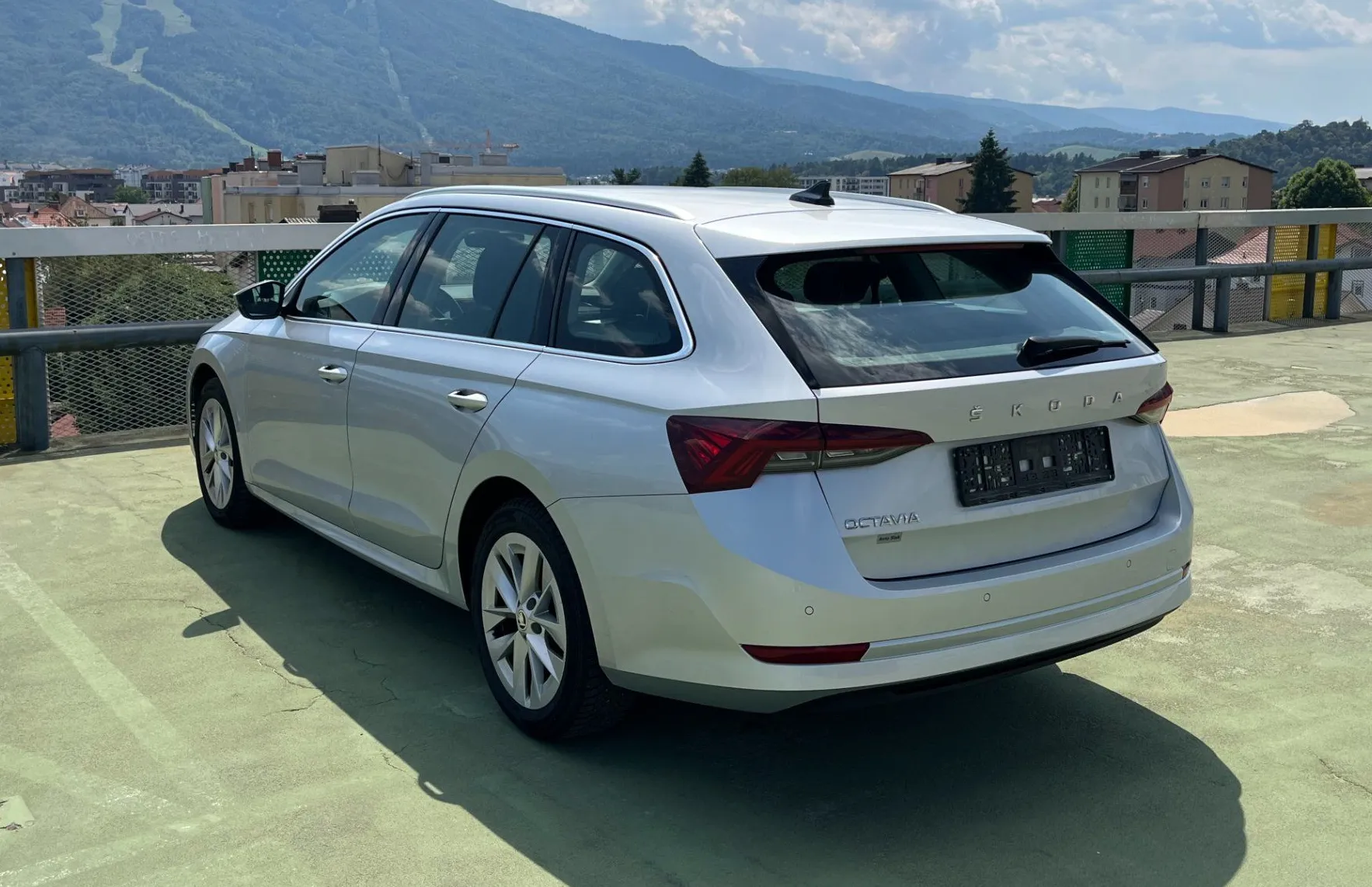 Zunanja slika - Škoda Octavia - Combi 2.0 TDI Ambition DSG.LED.HEAD UP.MASAŽ.NAVI. - 5