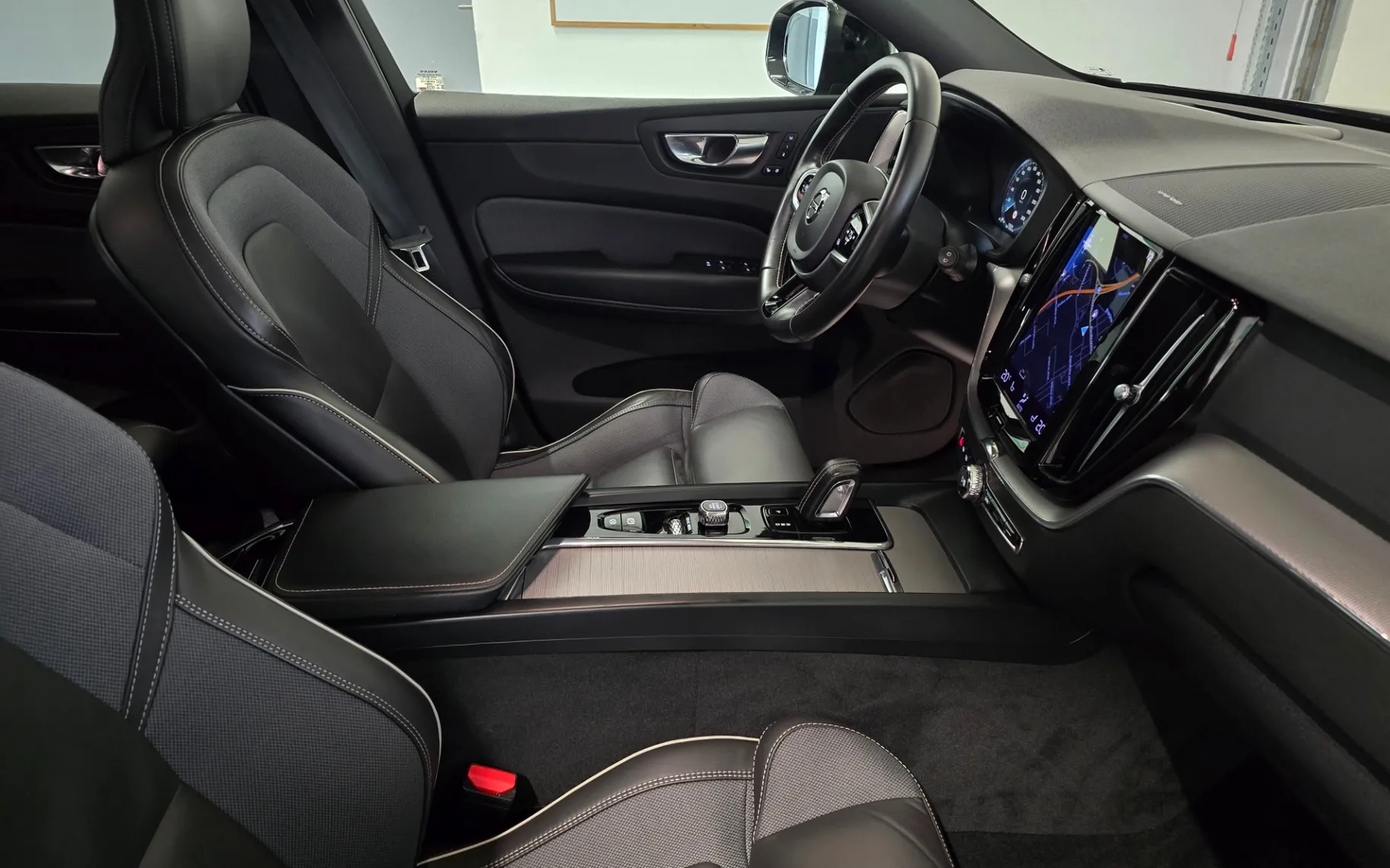 Zunanja slika - Volvo XC60 - B4 D R-design 145 Avt. - 14
