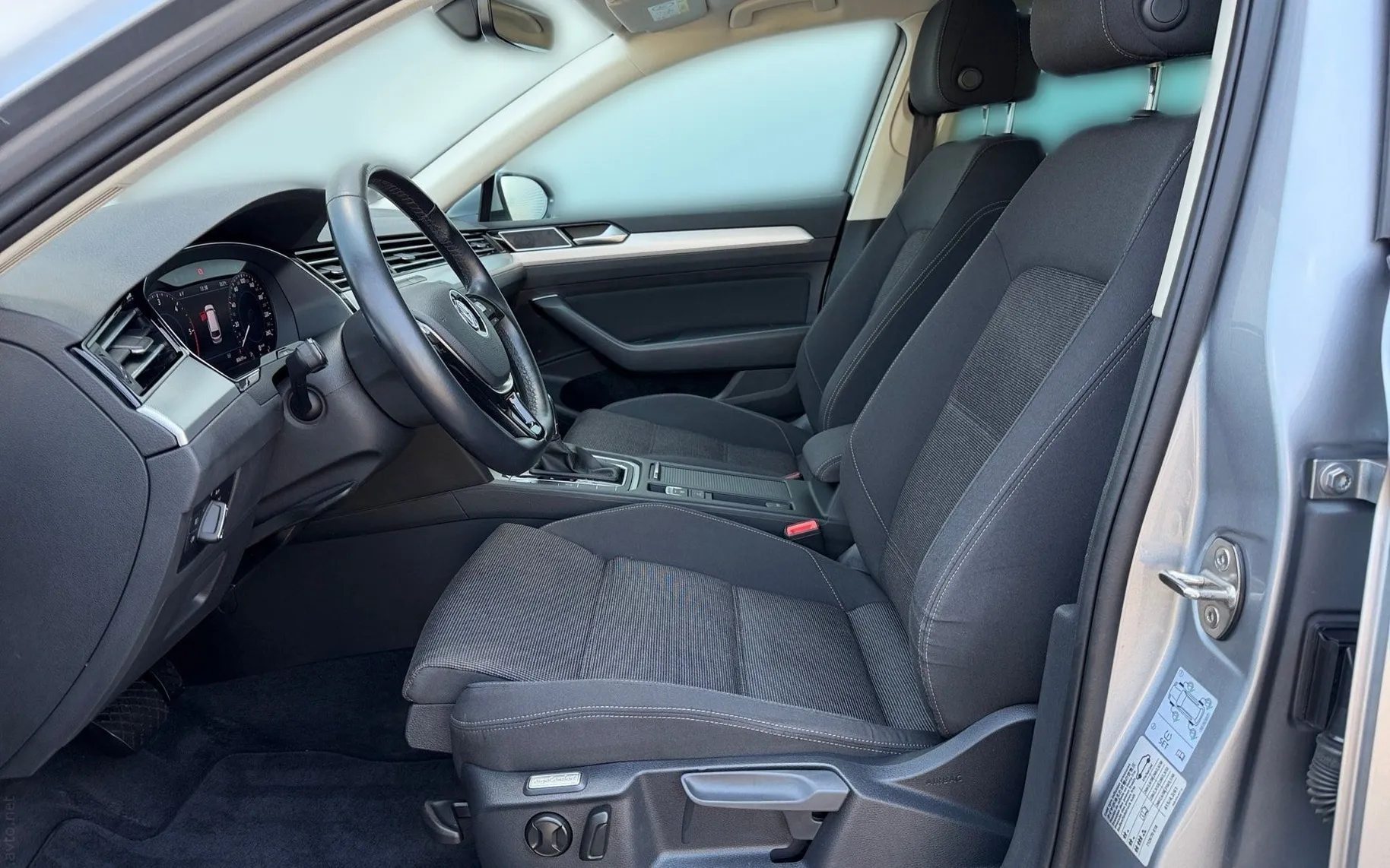 Notranja slika - Volkswagen Passat Variant - 2.0 TDI BMT Connect DSG-SLO-ACC-PDC-Vzvr.kamera... - 7