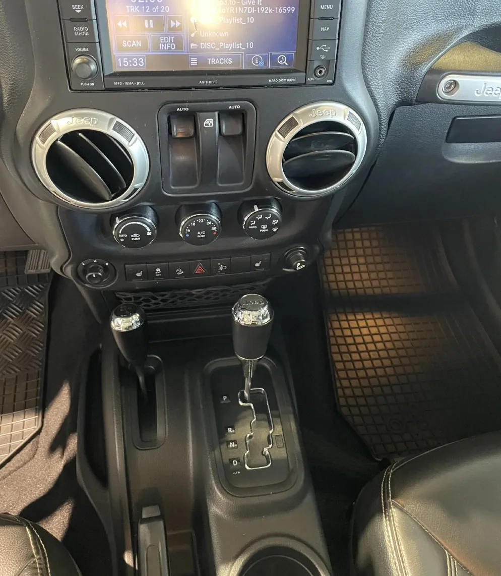 Zunanja slika - Jeep Wrangler - 2.8CRD-AUT-SAHARA-GRETJE SEDEŽEV-USNJE - 15