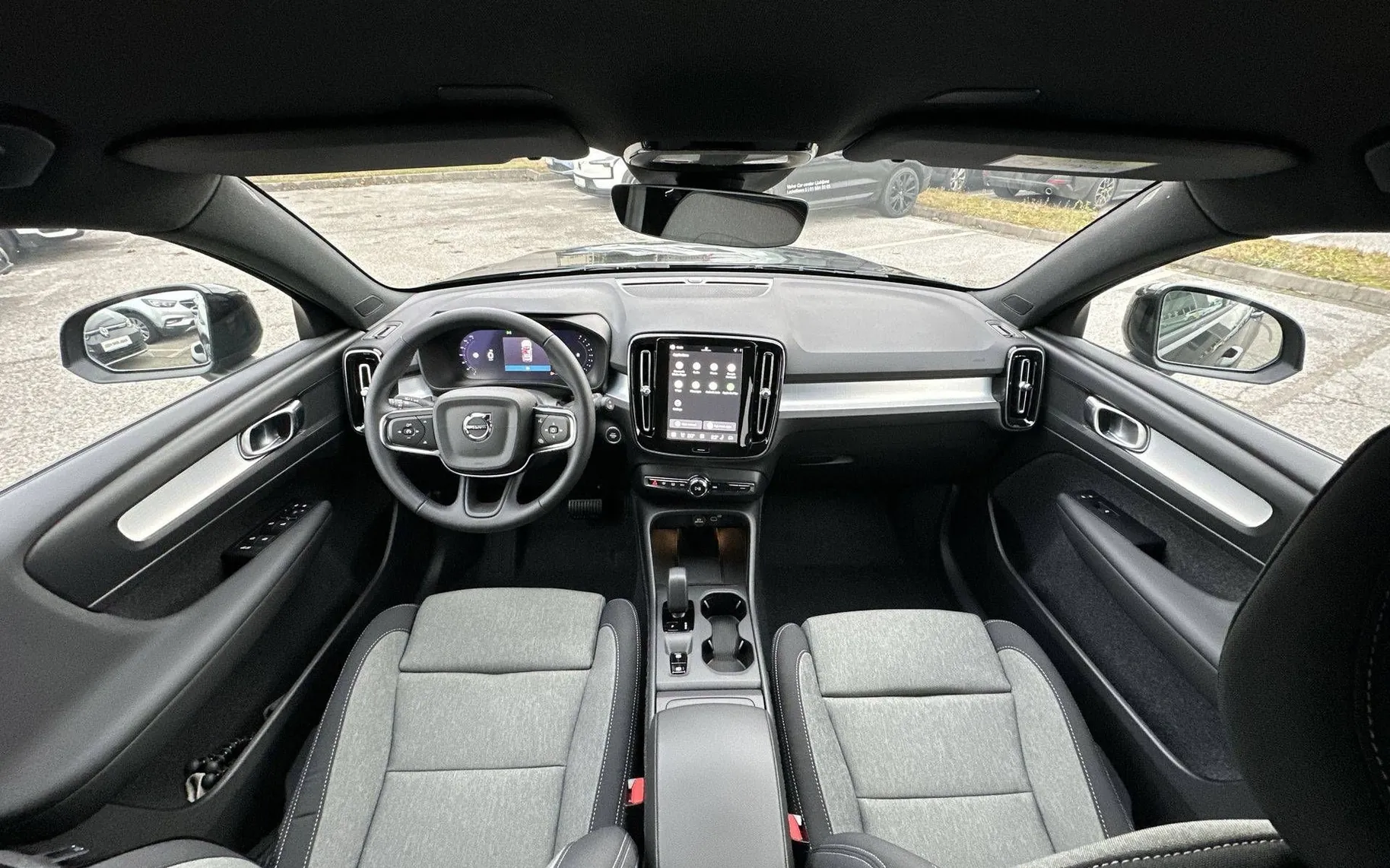 Notranja slika - Volvo XC40 - B3 P Core AT DCT 3 leta garancije + 3 servisi - 18