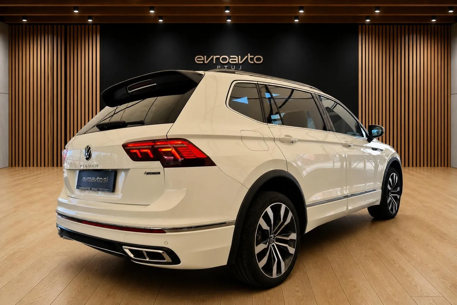 Zunanja slika - Volkswagen Tiguan Allspace - 4motion 2.0 TDI R-Line DSG•SLO•Panorama•IQ.LIGHT - 4