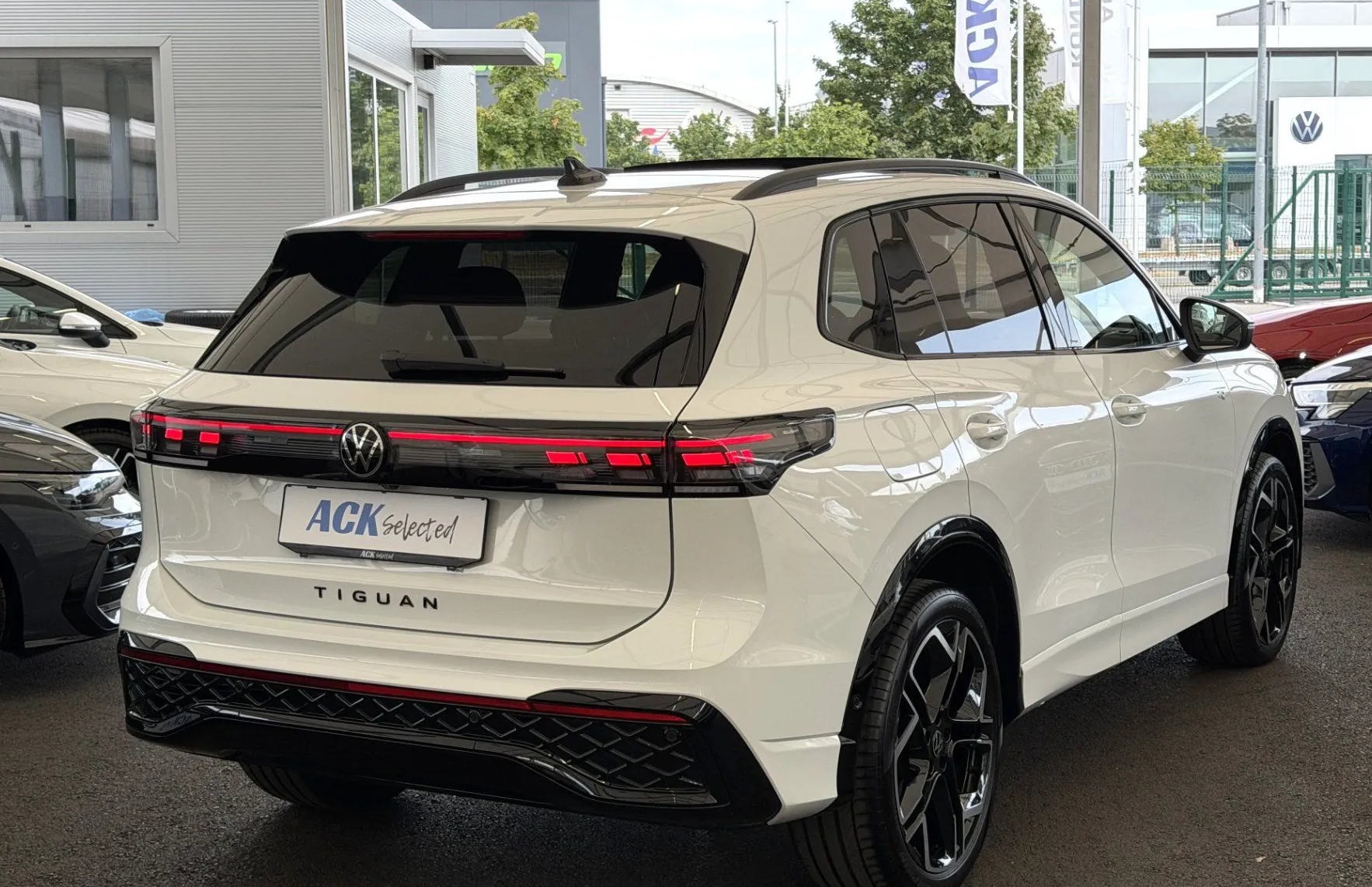 Zunanja slika - Volkswagen Tiguan - 4JOY 1.5eTSI DSG SLO 1.Lastnik BLACK STYLE-PANO - 4