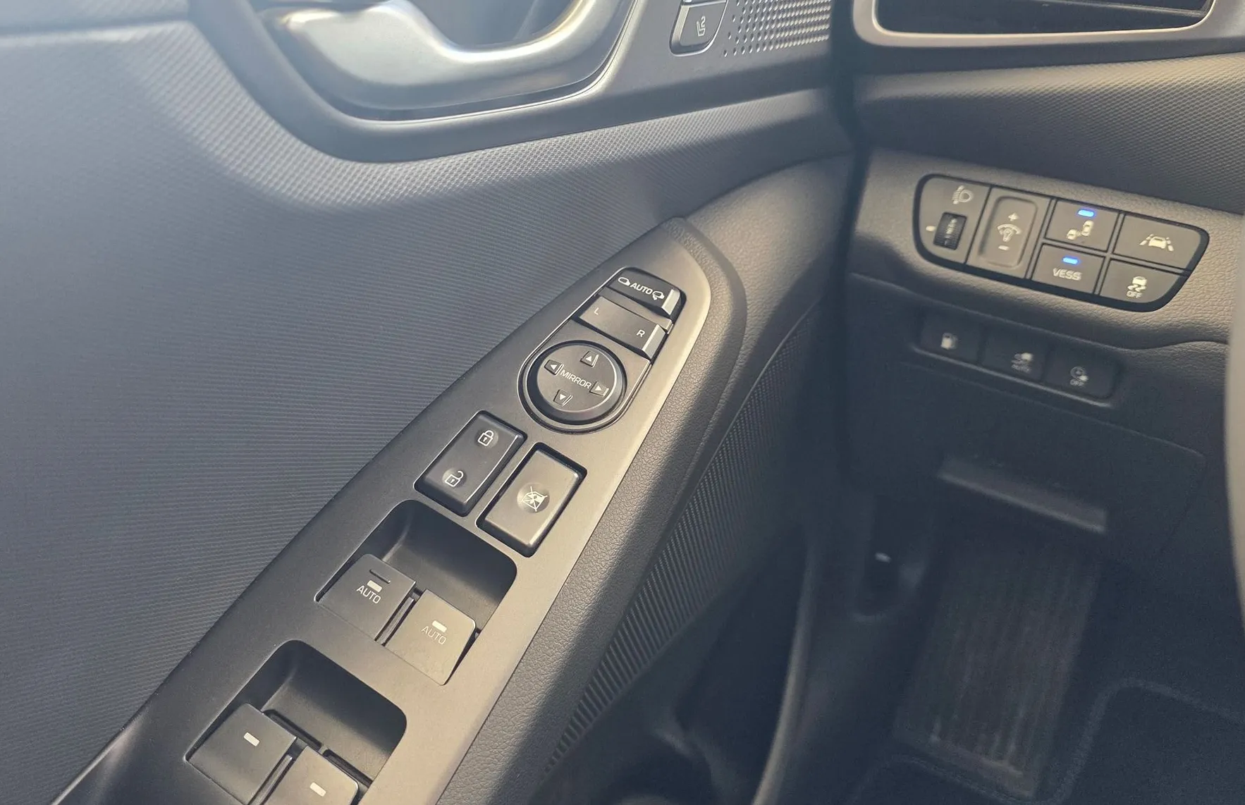 Zunanja slika - Hyundai Ioniq - - SLO-  LED - USNJE - KAMERA - MEMORY - FUL OPREMA - 14