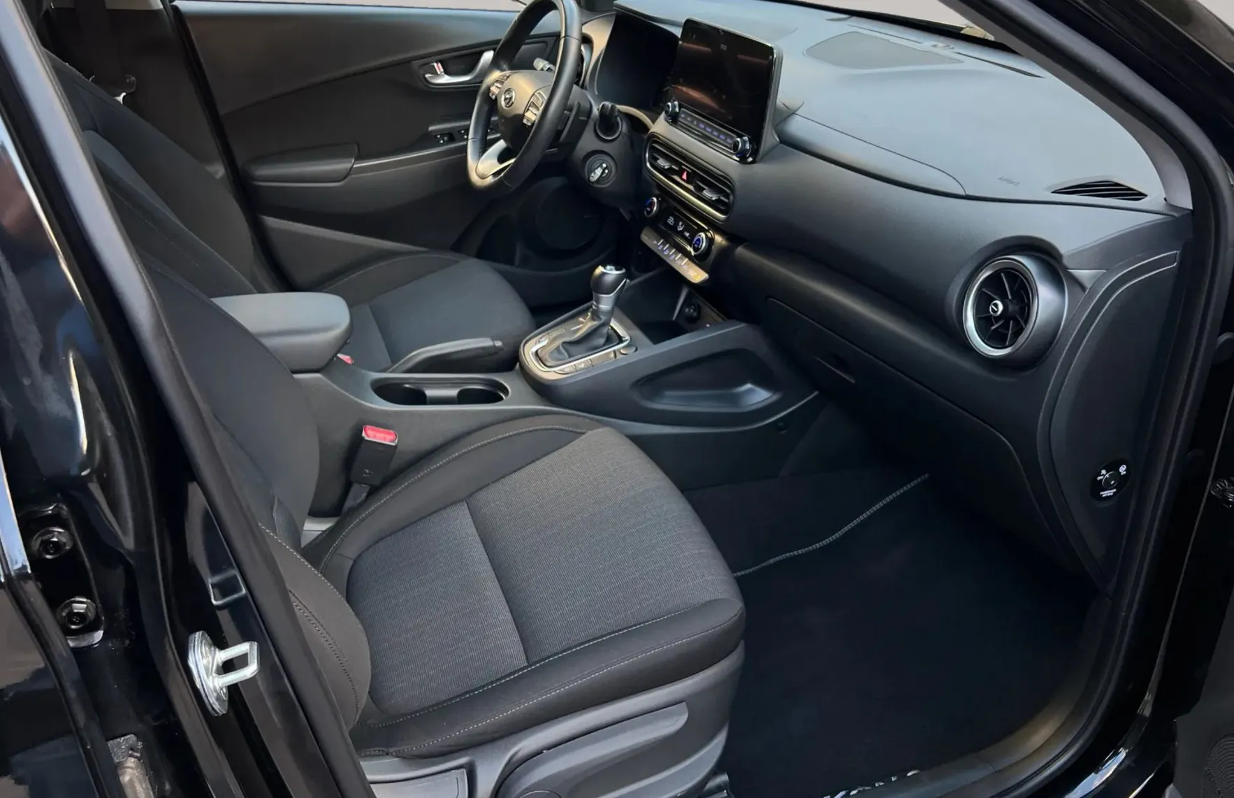 Zunanja slika - Hyundai Kona - 1.6 CRDI 136 MHEV od 1 lastnika 1 letna garancija - 11
