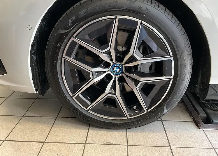 Zunanja slika - BMW i5 - eDrive40 touring M Sport - 13