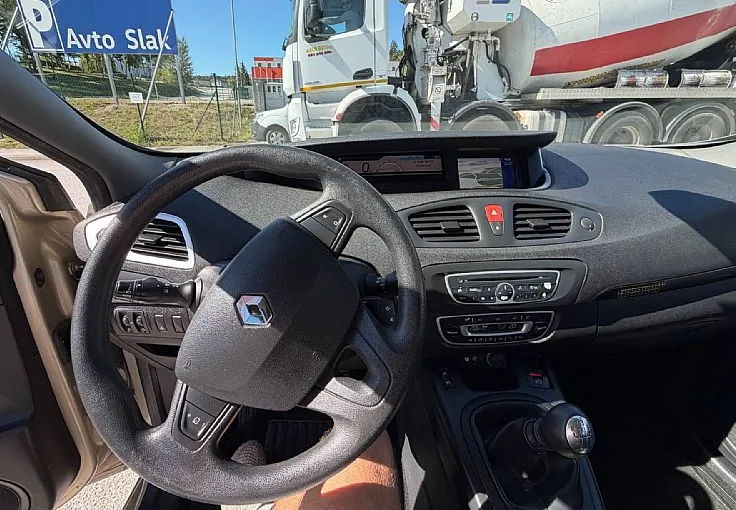 Zunanja slika - Renault Scénic - Scenic 1.5 dCi Dynamique ZELO LEPO OHRANJEN - 9