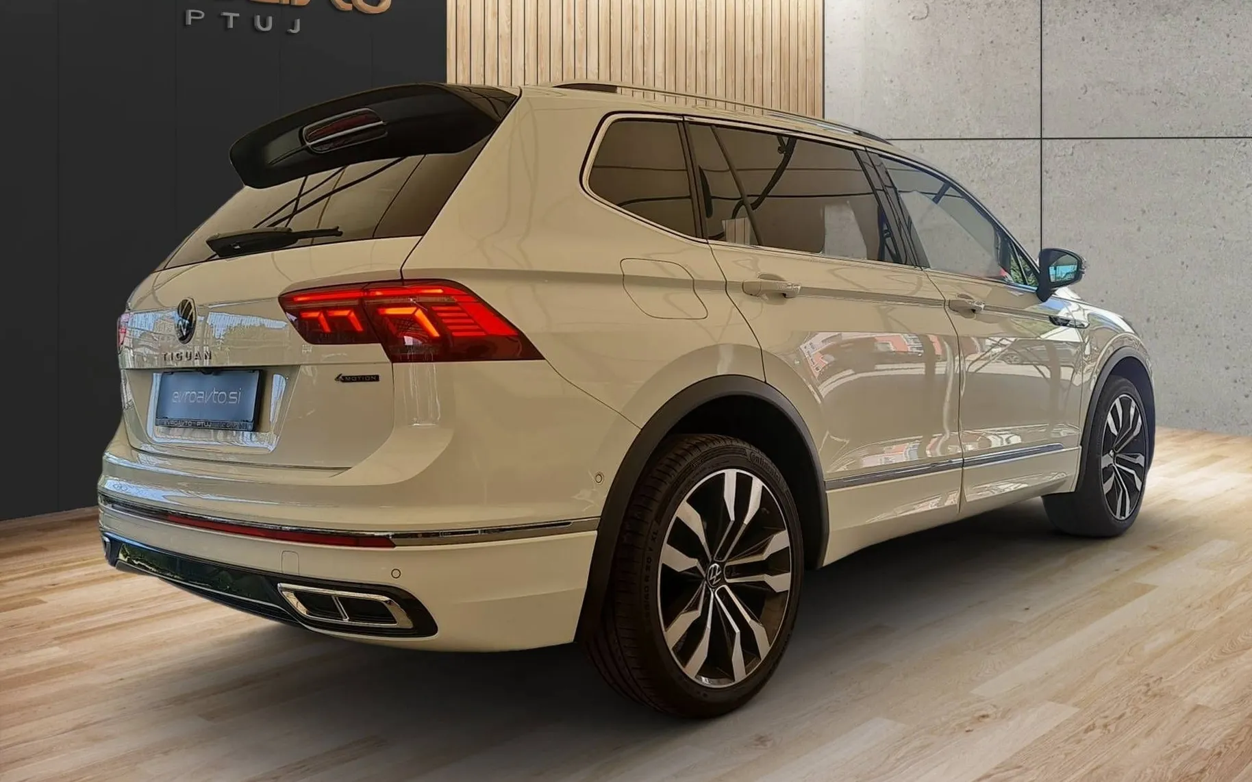 Notranja slika - Volkswagen Tiguan Allspace - 4motion 2.0 TDI R-Line DSG Matrix.virtual.Harm. - 7