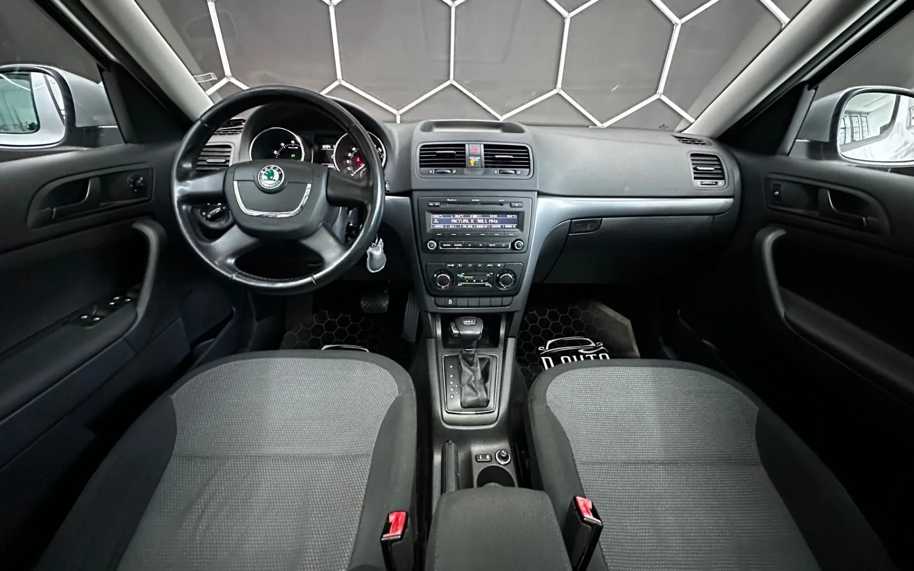 Notranja slika - Škoda Yeti - 1.2 TSI  DSG+PANORAMA+KLJUKA+TEMPOMAT+SLO.VOZILO.. - 11