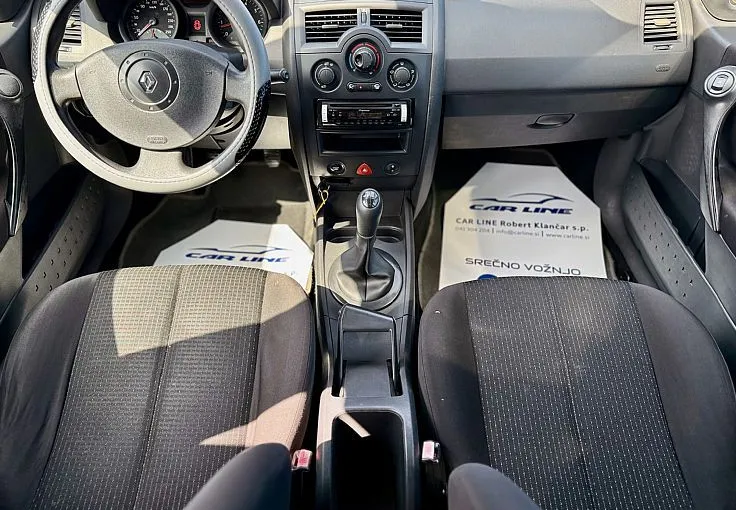 Zunanja slika - Renault Mégane - Megane  Berline 1.6 16V Dynamique Confort - 8