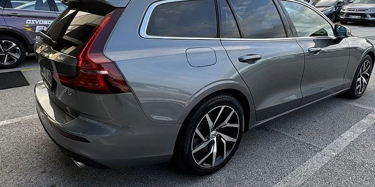 Zunanja slika - Volvo V60 - T5 2.0 Momentum FWD + VLEČNA KLJUKA - 8