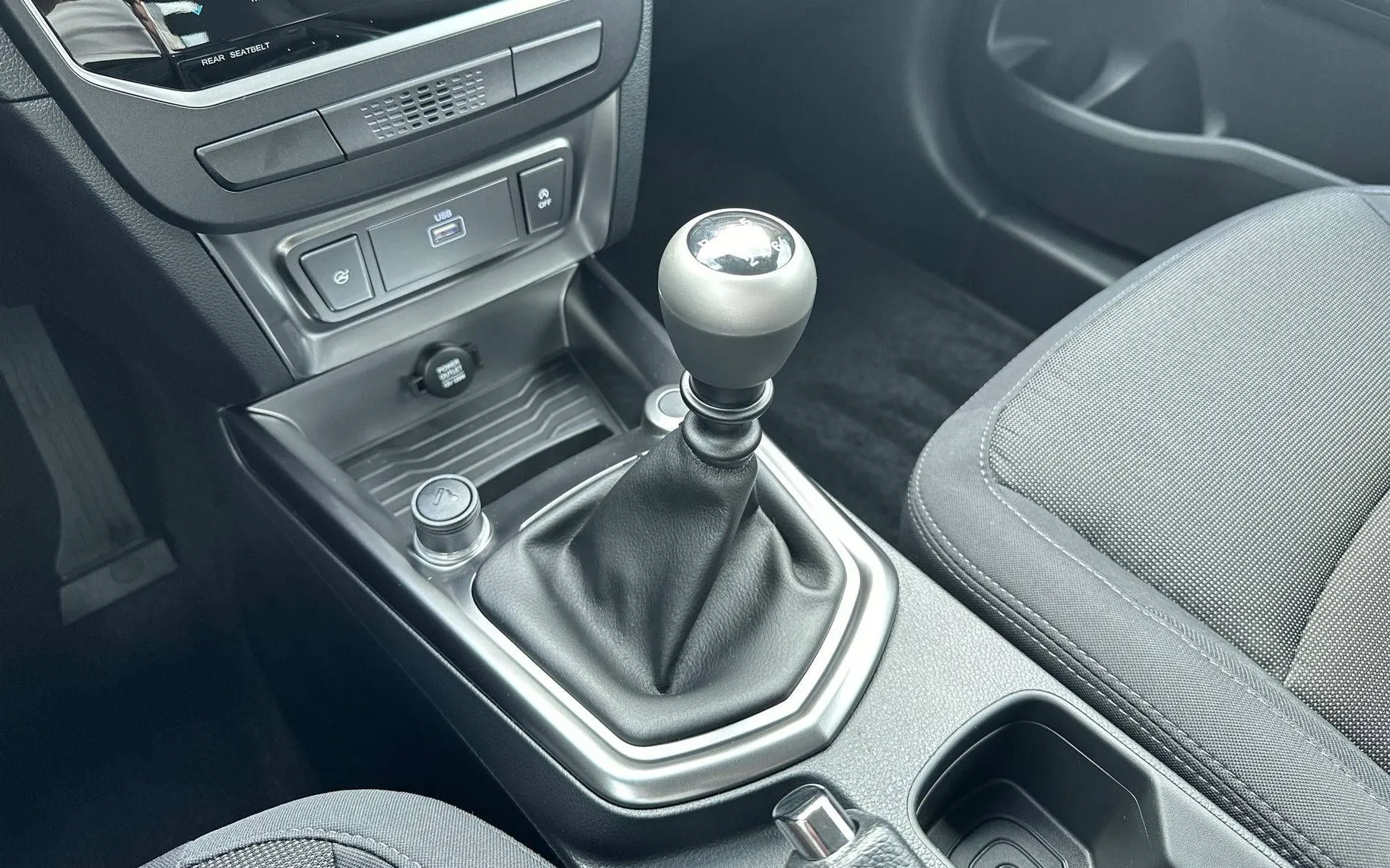 Notranja slika - SsangYong Tivoli - 1.5 T-GDi Fresh 2WD M T... - 19