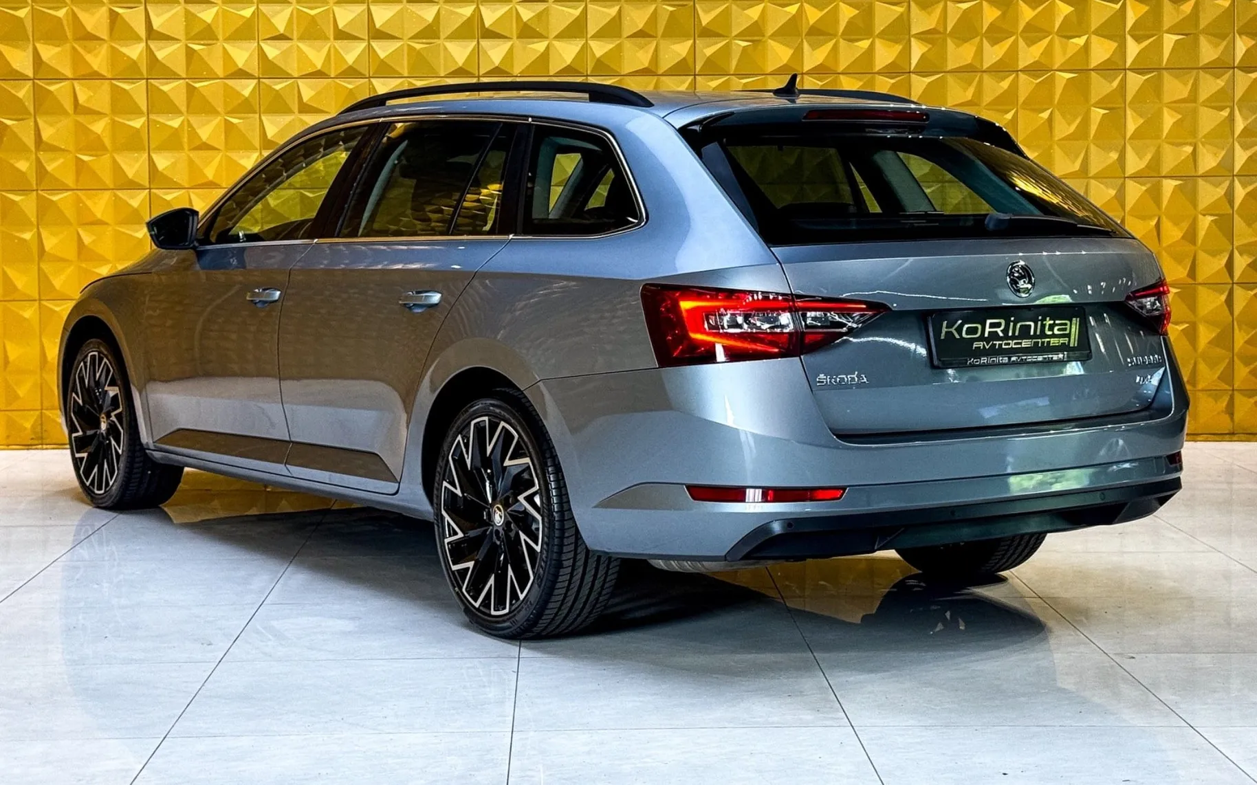 Notranja slika - Škoda Superb - 2.0 TDI 4X4-MEMORY-GRETJE-Bi XENON - 9