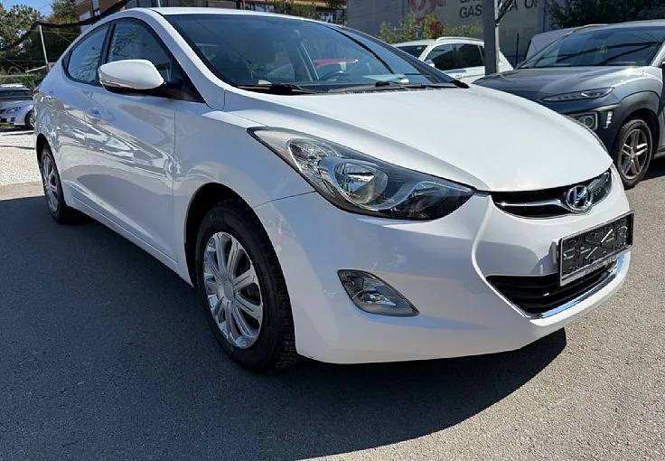 Zunanja slika - Hyundai Elantra - 1.6 MPI Life - 1. LASTNIK - SLO - GR. SED - - 3